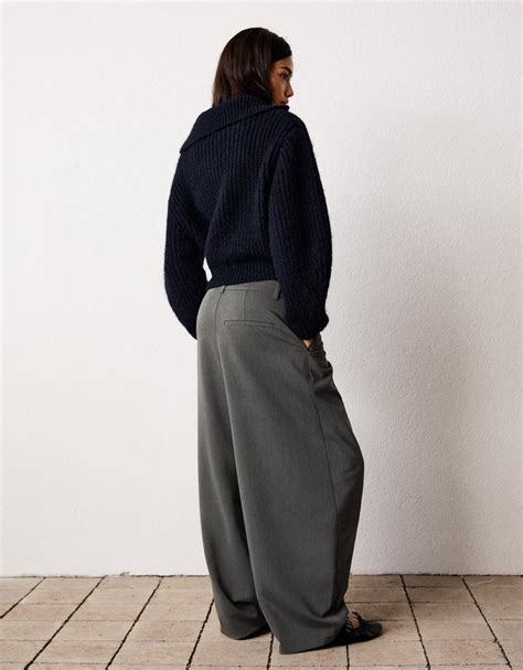 Tailored fit trousers with crossover waist - Women | Bershka