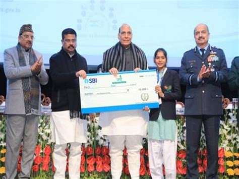 Union ministers Rajnath Singh, Dharmendra Pradhan felicitate Super 25 ...