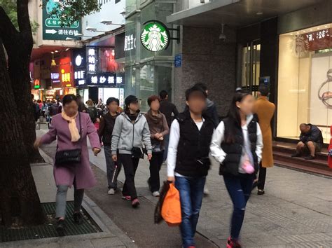 深圳中国月日地铁车厢内大多数人在年月日忙-包图企业站