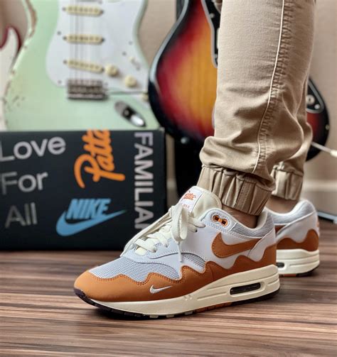 Waves don’t die : Sneakers