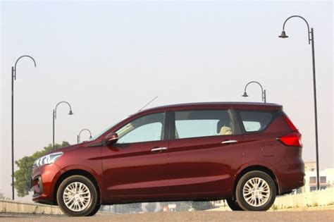 Maruti Suzuki Ertiga: Road Test of Best-Selling MPV | Droom Discovery