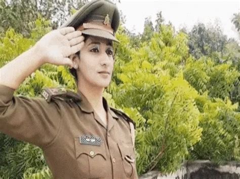 Sitapur SI Swati Chaturvedi’s First Encounter Inspires Women in UP ...