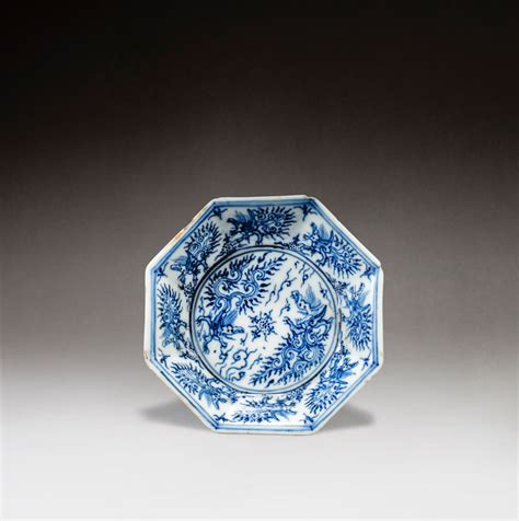A small blue and white octagonal ‘dragon and phoenix’ dish, Mark and ...