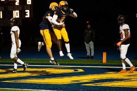 10 can’t-miss Michigan high school football district final games ...