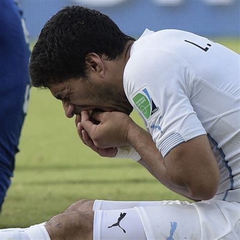 Luis Suarez Biting - Entertainment News
