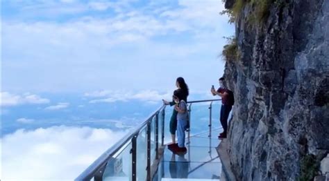 “游客从高空坠落”，景区回应！(含视频)_手机新浪网