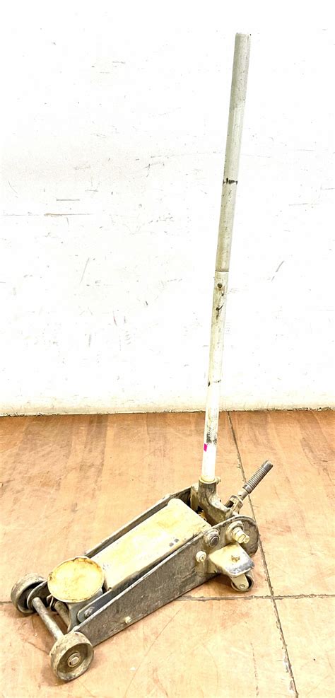 Lot - Heavy Duty Floor Jack