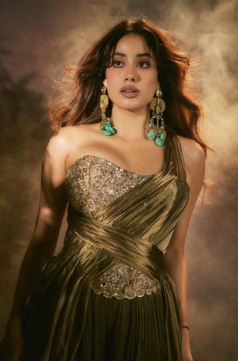 Janhvi Kapoor in our Gold Tissue Skirt Set – Manish Malhotra