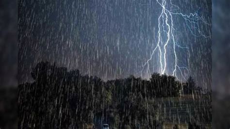 Weather | কিছুক্ষণেই তুমুল দুর্যোগে তোলপাড় ৫ জেলা! ধেয়ে আসছে ...