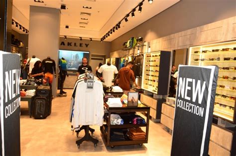 ibiza espanha o que tem loja da Oakley