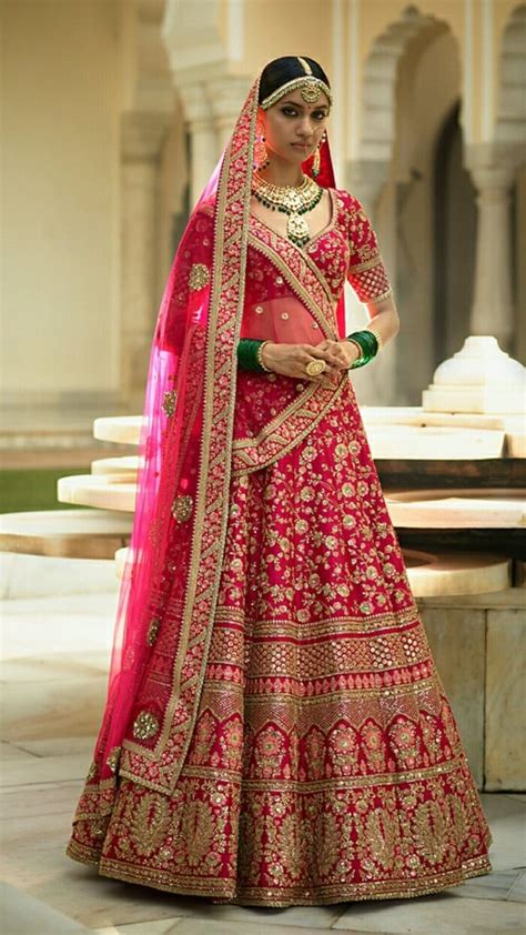 Smashing Dresses for Marriage Functions to Make You Look Ravishing!
