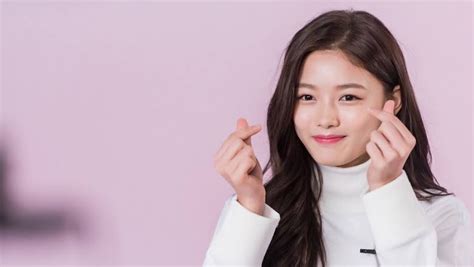 Photo of Kim Yoojung with swollen face after surgery is going viral