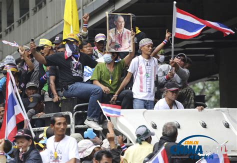 泰国示威学生遭枪手袭击致1死48伤|警方|枪击_凤凰资讯