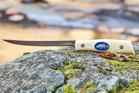 Vintage Fixed Blade knife Camillus Wildlife Series #1006 Filet knife with a Bass on the handle
