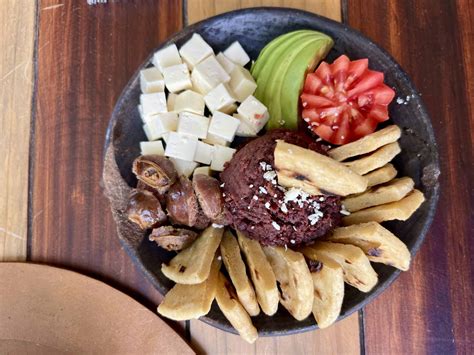 15 El Salvador Foods to Try on Your Next Trip - The Common Traveler