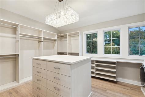 Walk In Closet Island Design