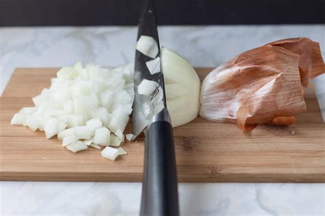 Dice an Onion Faster by Using Its Root as a Handle « Food Hacks ...