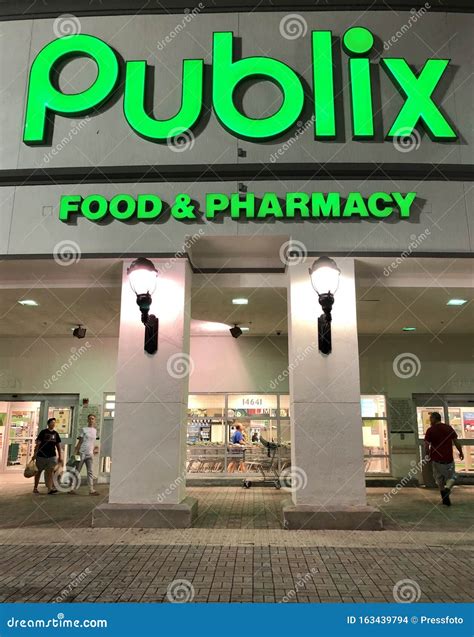 Publix Supermarket in North Miami Editorial Stock Image - Image of food ...