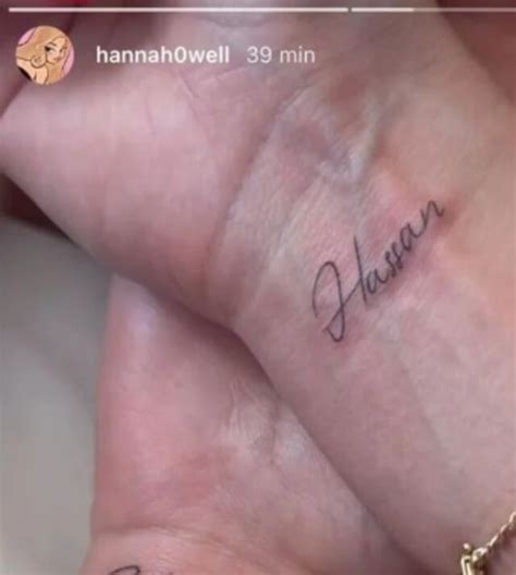 Hanna Howell se tatuó el nombre real de Peso Pluma en un coqueto lugar ...