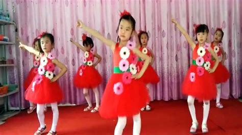 小苹果孩子舞蹈,小苹果少儿舞蹈单人跳,六一儿童舞蹈小苹果_大山谷图库