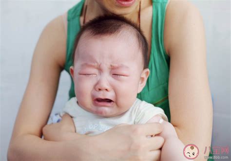 为什么婴儿被抱起来后就不哭了 真的不能一哭就抱吗 _八宝网