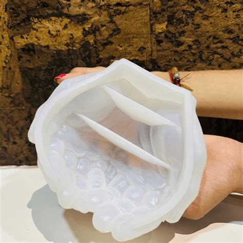 Hand Stand Mould – Art Gossips