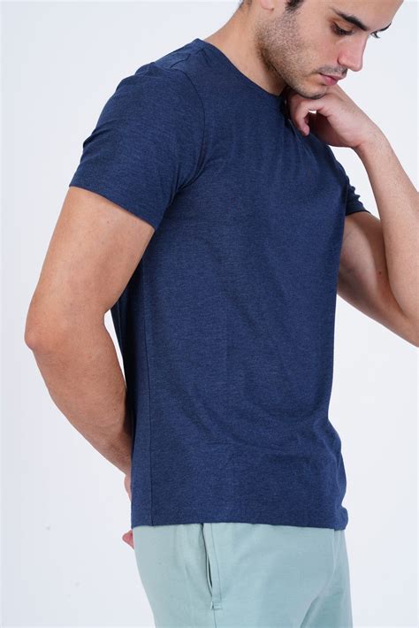 Buy T-shirts for men and women online - Lavos Performance