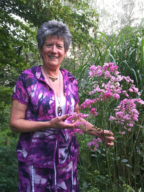 Heilerin sucht ein kleines Haus mit Garten Terasse ruhig und doch ...