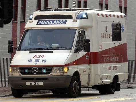 为什么香港的救护车上「救护车」三个字是用反体字来写的（即正常文字的水平镜面）？-正解问答-正解网