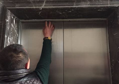 贵阳一小区电梯损坏三人被困，一查监控他们竟在电梯里……_电梯安全_电梯资讯_新电梯网