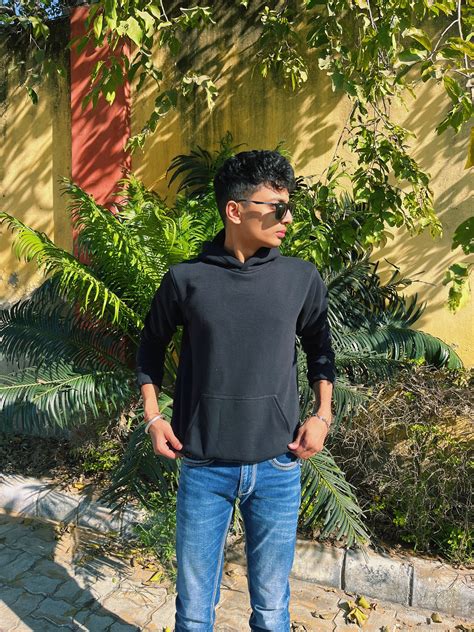 Black Plain Hoodie – The June Clothing