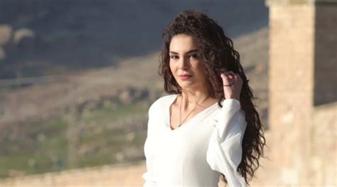 Ebru Sahin potpisala ugovor, bira novu seriju! - Najbolje Turske serije ...