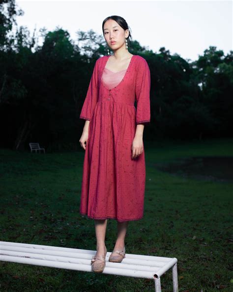 Stitching Stories: Handmade Clothing and Tableware Collections – Jui India