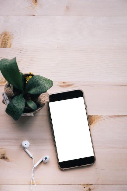 Mobile Phone On Table 的图像结果