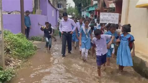 Odisha students force BDO, tehsildar to walk on muddy road to school
