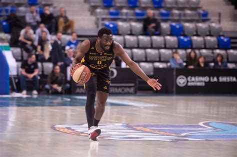 Jalen Brunson Stats, Salary, Net worth, Age, Height, Girlfriend ...