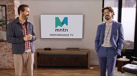 Ryan Reynolds estrela comercial com Grant Gustin e diz: 'Você sempre ...