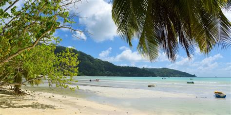 Beach "Anse à la Mouche" Mahé (Seychelles)