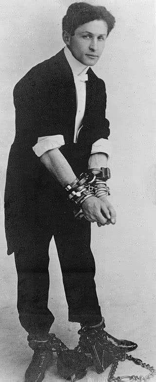 历史上的今天3月24日_1874年哈利·胡迪尼出生。哈利·胡迪尼，美国魔术师、脱逃术表演者（1926年逝世）