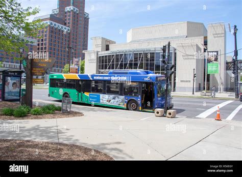 Milwaukee county transit hi-res stock photography and images - Alamy
