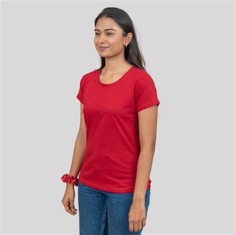 Magnetic Maroon Solid T-shirt for Women – GlamZei