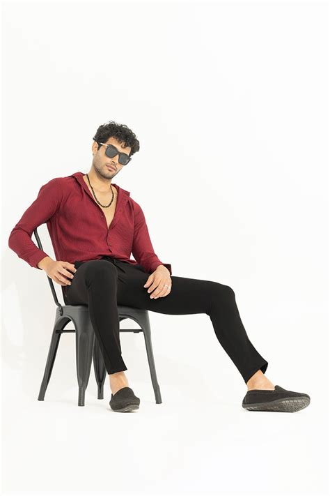 Buy Men's Honey Comb Self Design Red Shirt Online | SNITCH