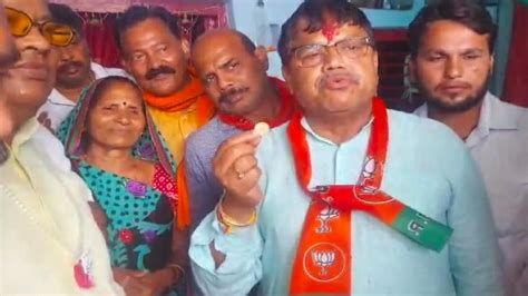 MP Election 2023: उर्जा मंत्री तोमर का अनोखा चुनाव प्रचार, घर-घर जाकर ...