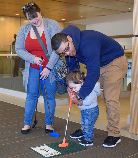 Minigolf en la Biblioteca Pública de Holyoke - masslive.com