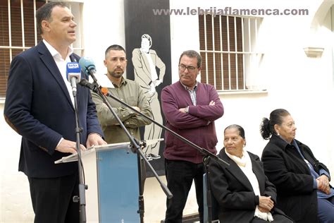 La cerámica de José Vargas El Viá luce desde ya en el Callejón del Flamenco de Lebrija – Lebrija ...