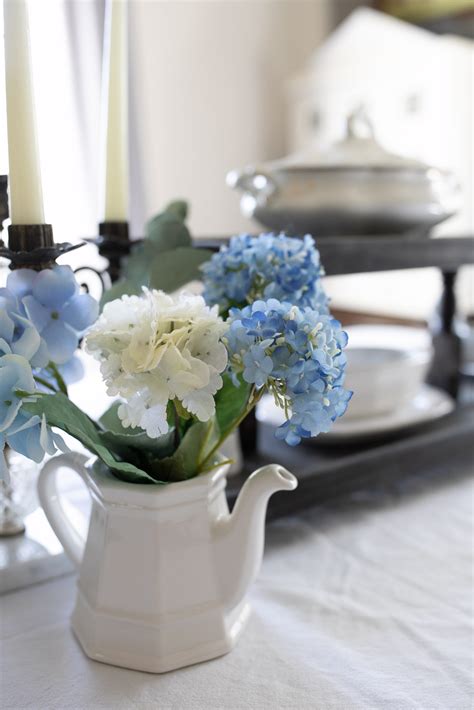 Beautiful Spring Floral Home Tour - Victorian Lane Farms