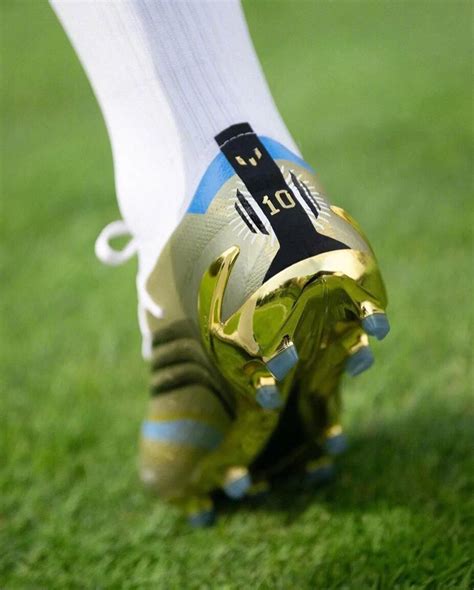这个颜值打几分？梅西2022年卡塔尔世界杯战靴正式官宣|卡塔尔世界杯|莱昂内尔·梅西|阿迪达斯_新浪新闻