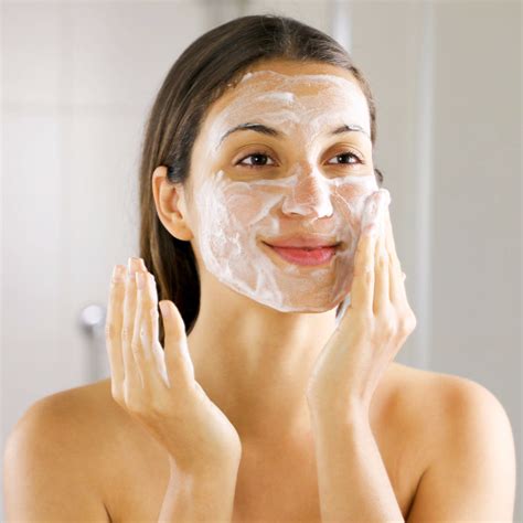 A Complete Guide About Face Cleansers