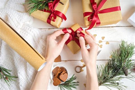 Gorgeous Gift Wrapping Ribbons, DIY Techniques and Tips to Add That ...