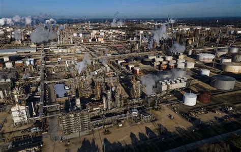 Exxon's Baytown refinery ranks among leading U.S. water polluters